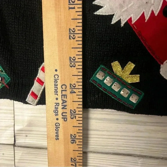 Vintage Tiara International Santa Claus Christmas Sweater - Picture 4 of 5